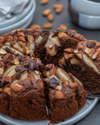 Delicioso pastel de chocolate con almendra (sin gluten) en nuestra cafetería